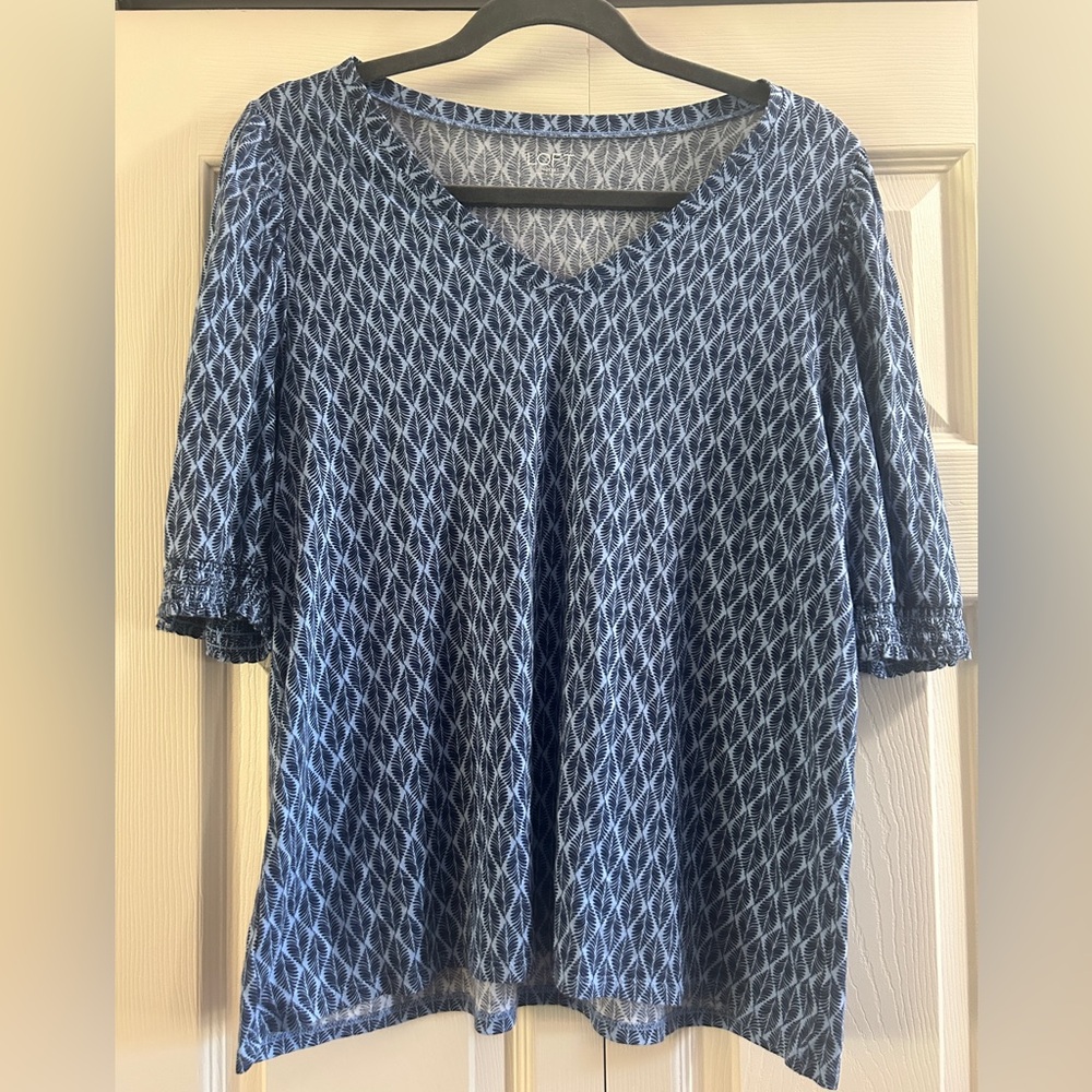 Loft Shirt Womens Size Xl Blue White Leafs Short Sleeve V Neck Top